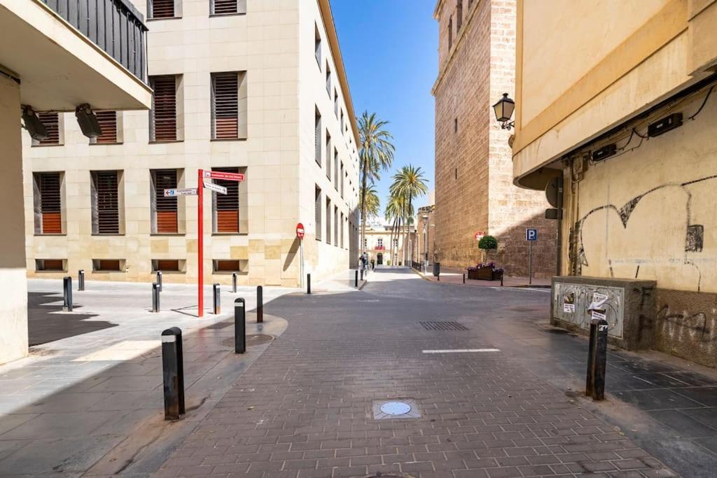Lifehouse Cathedral * Free Parking* Superiorwifi* Leilighet Almería Eksteriør bilde